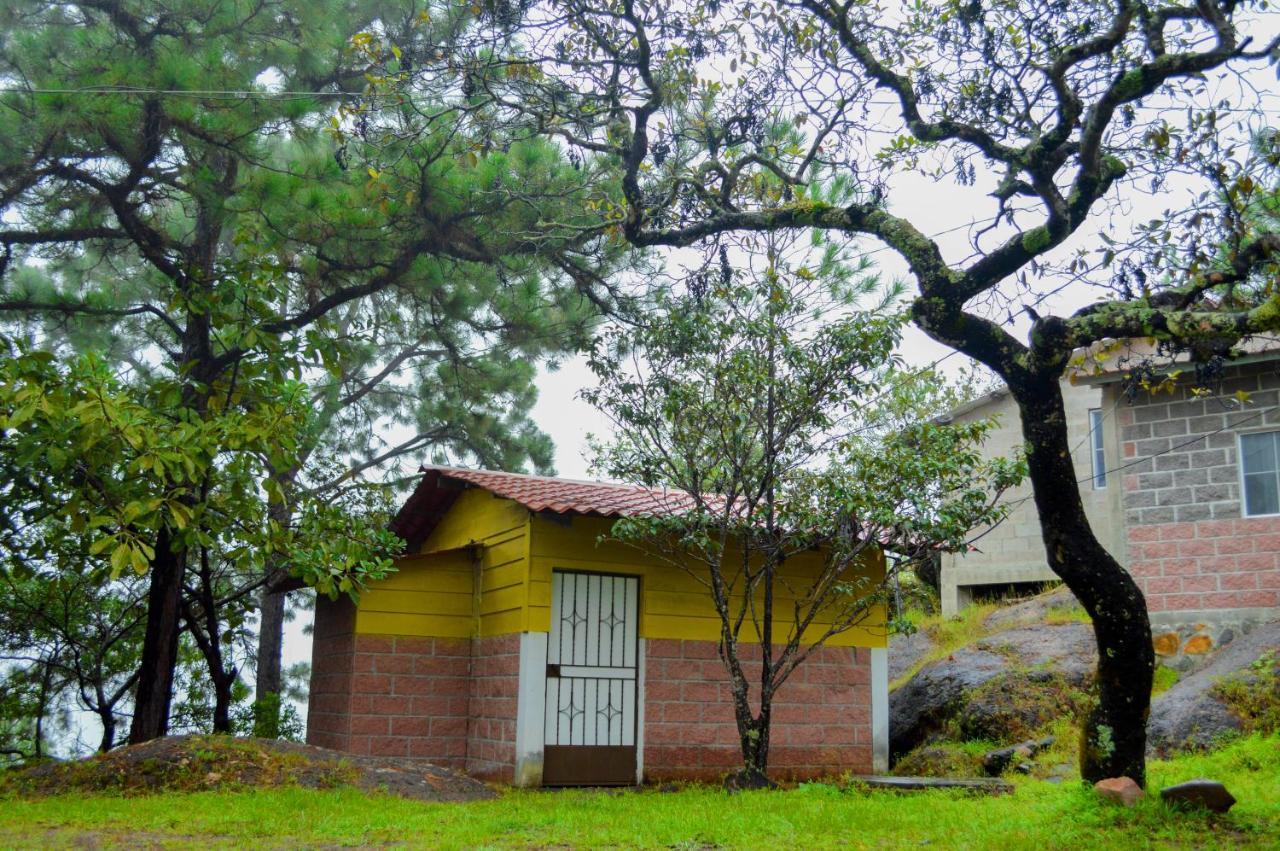Hotel Y Restaurante Las Margaritas Perquín Oda fotoğraf