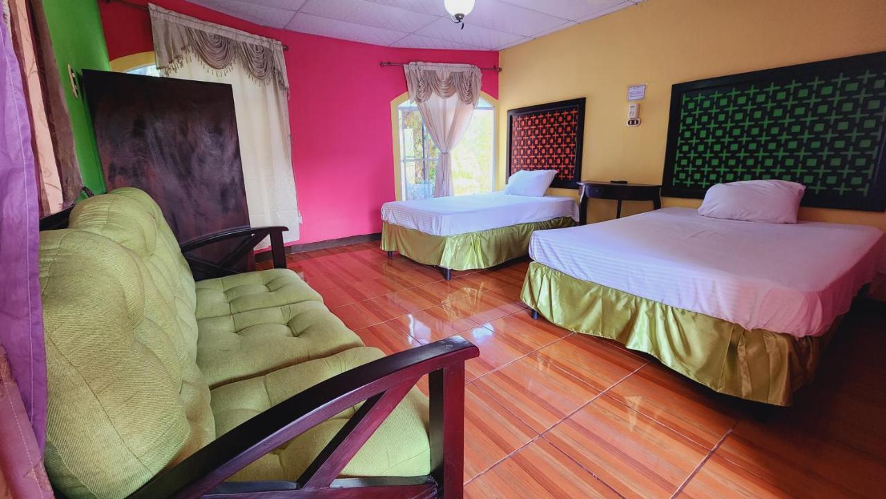 Hotel Y Restaurante Las Margaritas Perquín Oda fotoğraf