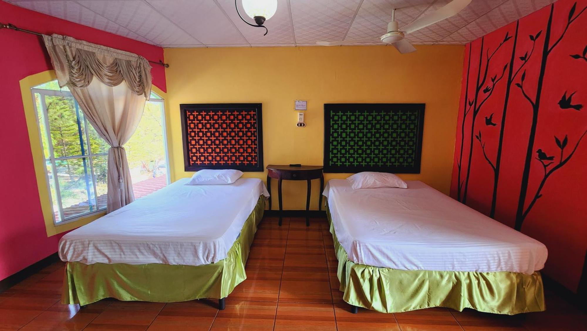 Hotel Y Restaurante Las Margaritas Perquín Oda fotoğraf
